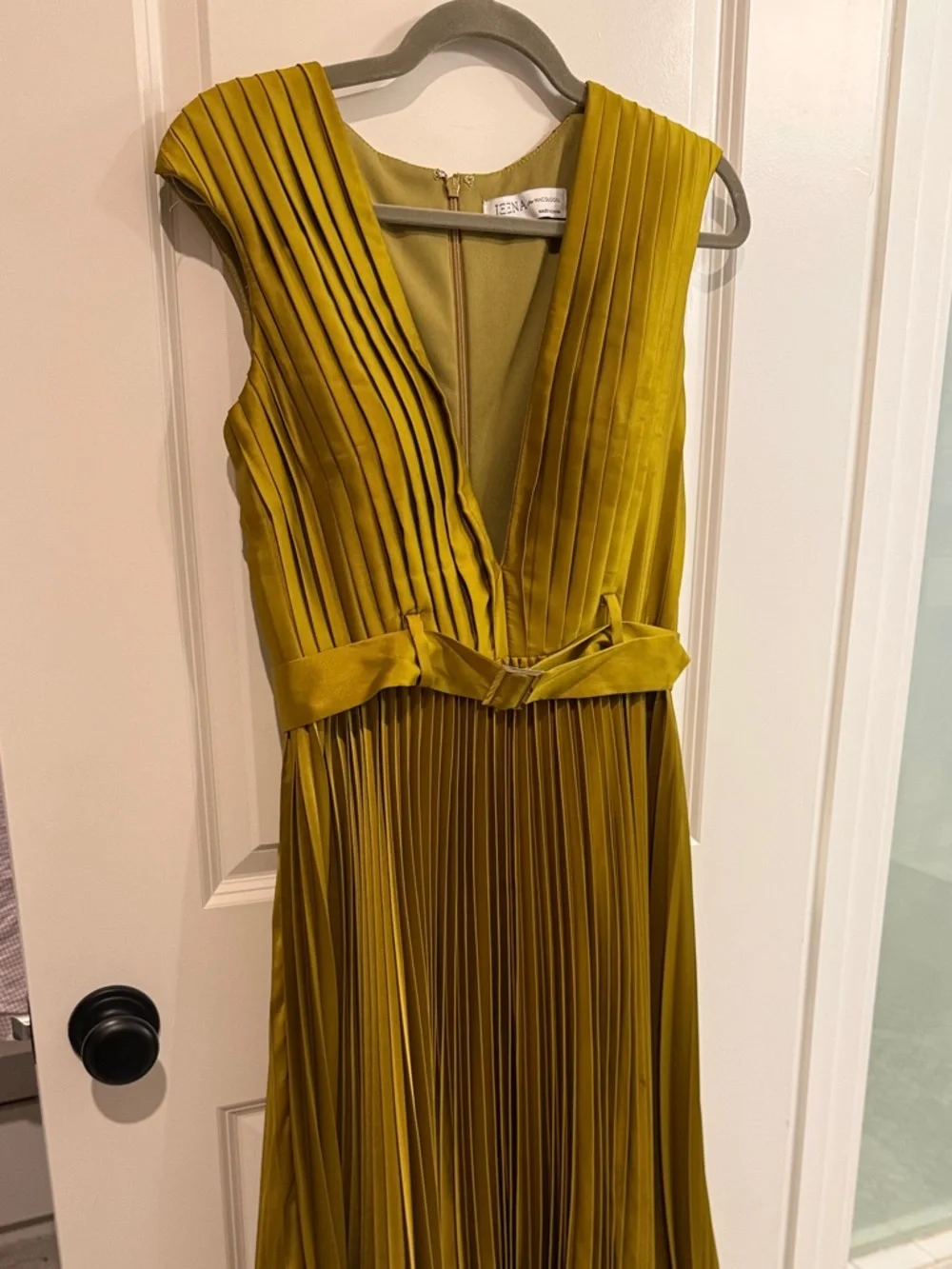 Ieena For Mac Duggal elegant pleated